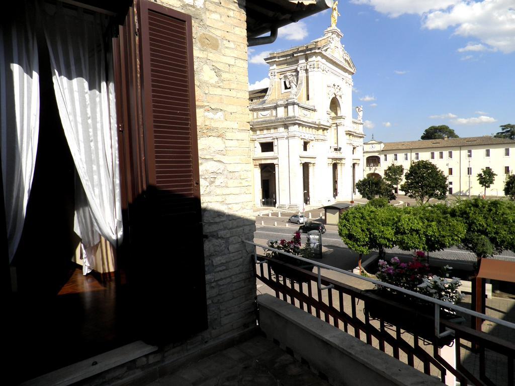 Hotel Piazza Degli Angeli Asís Exterior foto